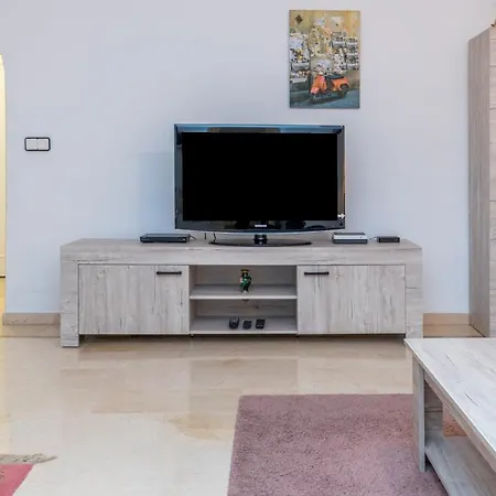 شقة 2br Urban Getaway - Good Wifi, Swimming Pool