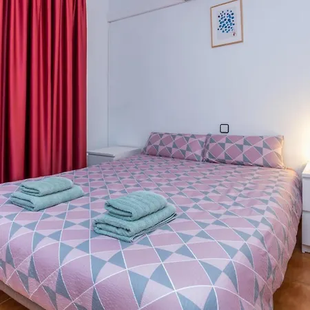 Apartment 2br Urban Getaway - Good Wifi, Swimming Pool